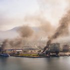 Columnas de humo tras reacciones violentas por el abatimiento de alias 'El Mencho', líder del Cártel Jalisco Nueva Generación (CJNG), en Puerto Vallarta (México).