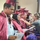 Adultos que dejaron inconclusos sus estudios lograron culminar el bachillerato gracias a un programa educativo de la Sociedad de Beneficiencia de Señoras de Guayaquil