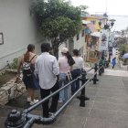 Turistas caminan por las escalinatas del cerro Santa Ana, la mañana de este viernes 6 de marzo.