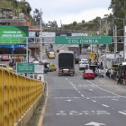 Las tensiones diplomáticas entre Colombia y Ecuador se agudizan con el incremento al 50% de la "tasa de seguridad".