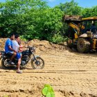 Los trabajos para despejar el lodo en las vías se intensifican para evitar aislamiento de las poblaciones.