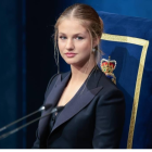 Leonor de Borbón y Ortiz es la Princesa de Asturias y, por tanto, la primera en la línea de sucesión al trono de España. Es hija de los reyes Felipe VI y Letizia y representa el futuro de la monarquía española.