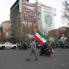 Iraníes se vuelcan a las calles tras sufrir ataques de Israel y Estados Unidos.