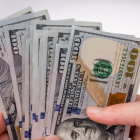 Trabajadores en Ecuador deben recibir el décimo cuarto sueldo 2026 antes del 15 de marzo en la Costa.