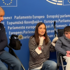 Leo, junto a dos acompañantes, expuso su pedido de tratamiento de 20 millones de dólares ante el Parlamento Europeo.