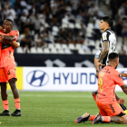Jugadores de Barcelona celebran la clasificación a la fase de grupos.