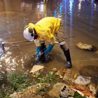 En varias vías de Guayaquil se reportó acumulación de agua la noche del viernes 6 de febrero.