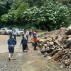 Varios deslizamientos de tierra se han registrado en Azuay en las últimas horas.