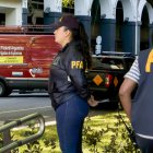 Policía Federal de Argentina custodian tras la explosión de un paquete bomba en la sede de la Escuela Superior de Gendarmería este 20 de febrero de 2026, en Buenos Aires (Argentina).