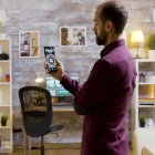 a conectividad es el tercer elemento clave. Sin una red estable y con buena cobertura en toda la vivienda, la automatización pierde eficacia.