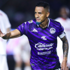 Jefferson Intriago, mediocampista ecuatoriano, durante un partido oficial con el Mazatlán FC de la Liga MX