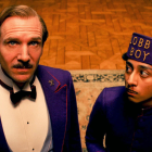 Un relato irónico, de colores vibrantes y personajes vibrantes es la propuesta de Wes Anderson en Gran Hotel Budapest.