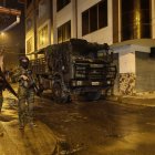 En medio de la vigencia del toque de queda en Ecuador, existen excepciones específicas para la movilidad.