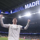 El centrocampista uruguayo del Real Madrid Fede Valverde anotó los tres goles del Real Madrid en la ida de los octavos de final de la Liga de Campeones.
