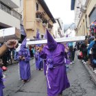 Fieles participan en las procesiones de Semana Santa en Quito, una tradición religiosa que cada año recorre el Centro Histórico de Quito.