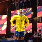 La nueva camiseta tiene versión en manga larga y manga corta.