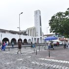 Centro. En parque central de la parroquia rural es el único que tiene tres iglesias. Una que data de 1557, otra de 1670 y una más actual de 1979.