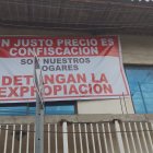 Los perjudicados, moradores de la avenida Cacique Tomalá, exigen que se detengan las expropiaciones.
