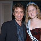 Martin Short acompañado de su hija Katherine en una fotografía de archivo durante un evento social.