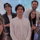 Los hermanos Cepeda, junto a Camila León y el presidente de la Asamblea Niels Olsen, en 2024.