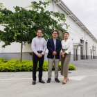 Mario Costa, Gerente de Marketing Minutocorp; Wang Bin, Vicepresidente de la Cámara de Comercio Ecuatoriano China y Priscila Ortega, Jefe de Ventas de ALMAX