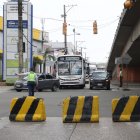 En los primeros minutos del cierre, en la mañana del viernes 20 de marzo de 2026, hubo apenas dos uniformados de la ATM dirigiendo el tránsito vehicular.