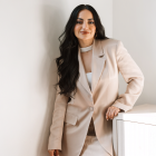 Paola es maquilladora, especialista en extensiones de pestañas, depilación con hilo y microblading.