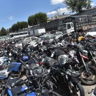 Motocicletas retenidas en Quito por incumplimiento de normas de tránsito y condiciones técnicas.