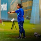 Ecuador exporta talento: Vanessa Arauz triunfa como DT en la selección de Chile