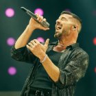 El éxito internacional del Rey del Pop Latino se consolidó aún más con su cuarto álbum, Vuelve