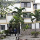 Escena. El departamento ubicado en Sauces, al norte de Guayaquil, fue el sitio donde se cometió el insólito hecho. Vecinos no lo podían creer.