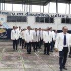 Los bachilleres de la promoción 50 del colegio Aguirre Abad volvieron a recorrer las instalaciones de su institución.