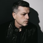 El escritor paraguayo es guitarrista y vocalista de Eyesight, grupo de new wave, trip hop e industrial, que a fines de 2025 lanzó 'The wandering light', su tercer disco