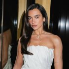 La cantante de origen albanés firmó con Warner Records en 2014 y lanzó su álbum debut homónimo en 2017.