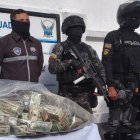La Policía encontró el 20 de marzo de 2026 casi un millón de dólares en efectivo en una caja fuerte de un edificio del norte de Quito.