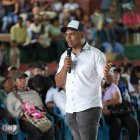 El candidato a una curul de paz para las próximas elecciones legislativas en Colombia, Esneyder Gómez en Toribío, Cauca (Colombia).