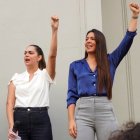 La esposa de Aquiles Álvarez, Fiorella Icaza (izquierda), y la alcaldesa encargada, Tatiana Coronel, presidieron la manifestación a favor del alcalde de Guayaquil.