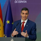 El presidente del Gobierno español, Pedro Sánchez, desempolvó el histórico lema “No a la guerra”.