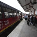 La reactivación del tren ha generado un auge turístico en la localidad.