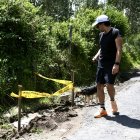 La avenida General Eloy Alfaro presenta baches, rieles levantadas y falta de veredas, generando dificultades para peatones, ciclistas y conductores.