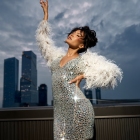 Para Lisseth Naranjo, el vestido brillante simboliza crecimiento y proyección internacional, mientras que las plumas aportan carácter y movimiento