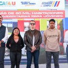 Daniel Noboa presenta el programa de residencias universitarias junto al ministro de Transporte y Obras Públicas, el 14 de noviembre de 2025.