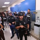 El ministro del Interior, John Reimberg, encabezó la intervención a las oficinas de Segura EP.