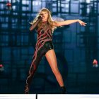 El bodysuit que usó Taylor Swift mientras cantaba su canción Era Reputation en el Eras Tour en 2023, es una de las prendas más icónicas de la gira.