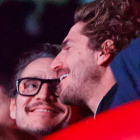 Pedro Pascal fue fotografiado en Nueva York acompañado del artista y director de arte argentino Rafa Olarra.