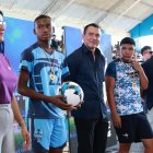 El presidente Daniel Noboa participó en una jornada deportiva con jóvenes en el Coliseo de la Universidad de Guayaquil.