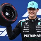 George Russell celebra el mejor tiempo y que saldrá primero este domingo 8 de marzo en Australia.