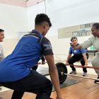 Cátedra. La deportista olímpica, Seledine Nieve (d) forma a jóvenes en la Facultad de Ciencias de la Actividad Física de la Universidad de Guayaquil.