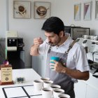 Ocho grupo de tazas, ocho aciertos y en ocho minutos. La competencia de cata se trata de velocidad y precisión