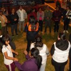 Los dirigentes barriales cuestionan el trabajo del Municipio de Quito en seguridad. Un representante dice que solo ha recibido un chaleco y que por autogestión buscan capacitación de la policía.